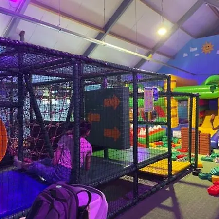 Hébergement de vacances Newly Refreshed Family-stay For 7 By The