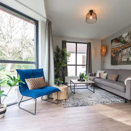 Newly Refreshed Family-stay For 7 By The