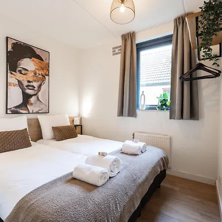 Newly Refreshed Family-stay For 7 By The * Ewijk
