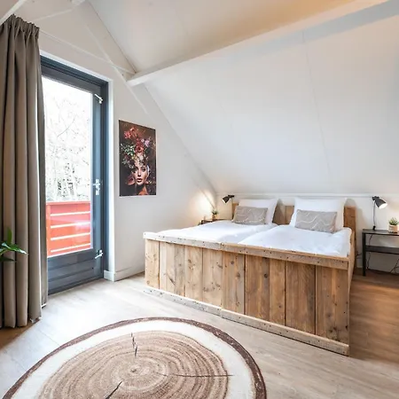 Newly Refreshed Family-stay For 7 By The * Ewijk