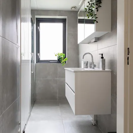 Newly Refreshed Family-stay For 7 By The