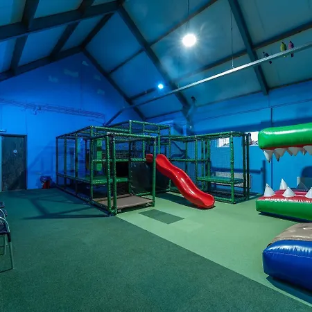 Newly Refreshed Family-stay For 7 By The