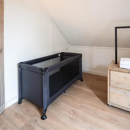 Newly Refreshed Family-stay For 7 By The * Ewijk
