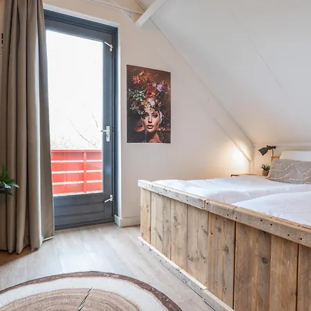 Newly Refreshed Family-stay For 7 By The