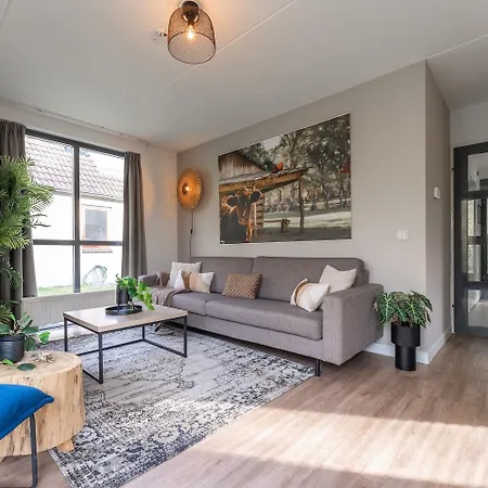 Newly Refreshed Family-stay For 7 By The * Ewijk